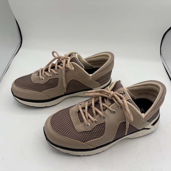 Zeba Mens Size 9 Wide Hands Free Beige Comfort Walking Slip On Shoes - Picture 6 of 12